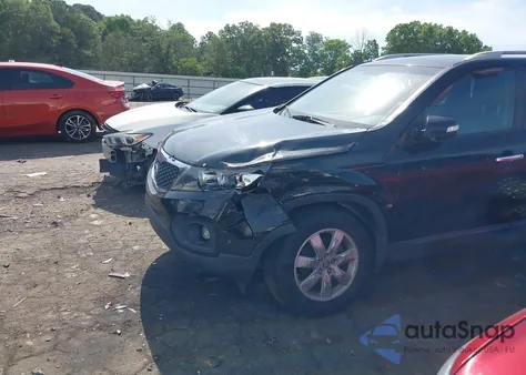 2011 Kia Sorento Lx z USA, uszkodzony, nr VIN 5XYKT3A16BG161975